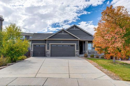 Sterling Hills House | Work and Play in Aurora Spacious Home with Yard!