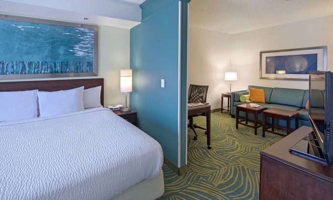 Greensboro Hotel | Work & Unwind in This Modern King Suite w/Relaxing Ambiance + Breakfast