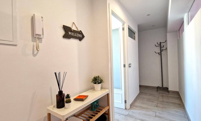 Son Armadams Apartment | Workaction in Son Armadams. 5' from Sta.Catalina. Quiet and safe. Close to STP