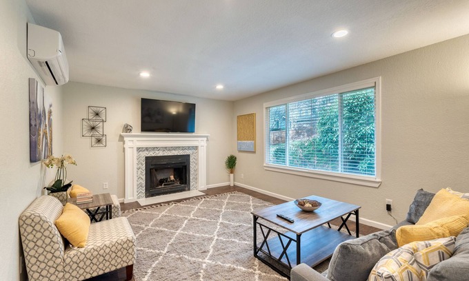 Paine Field-Lake Stickney House | » WOW! Dazzling Townhouse Duplex « AC & Fast WIFI