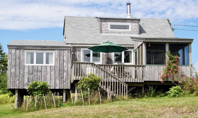 Upper Kingsburg Cottage | Writer's Retreat: Privacy within sight and sound of the sea