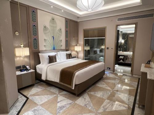 Udaipur Hotel | Wyndham Grand Udaipur Fateh Sagar Lake