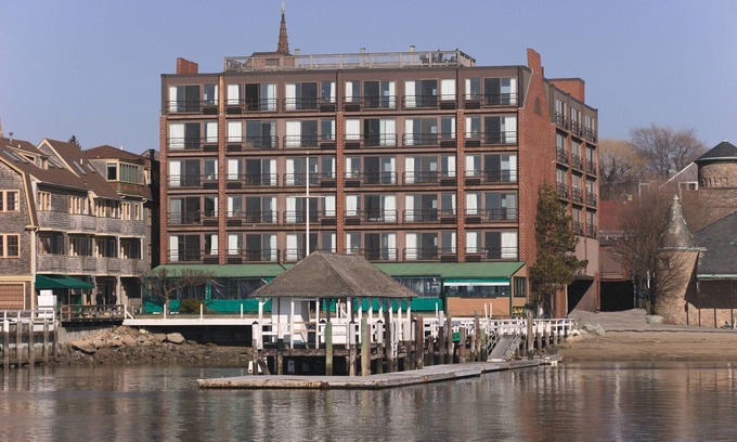 Yachting Village Resort | Wyndham Harbor Front Resort in downtown Newport, One Bedroom Suite