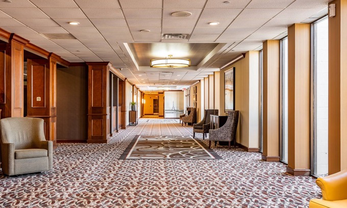 West Omaha Hotel | Wyndham Omaha/West Dodge