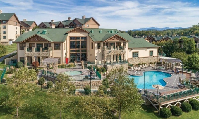 Sevierville Condo | Wyndham Smoky Mountains|2BR/2B Balcony King Suite