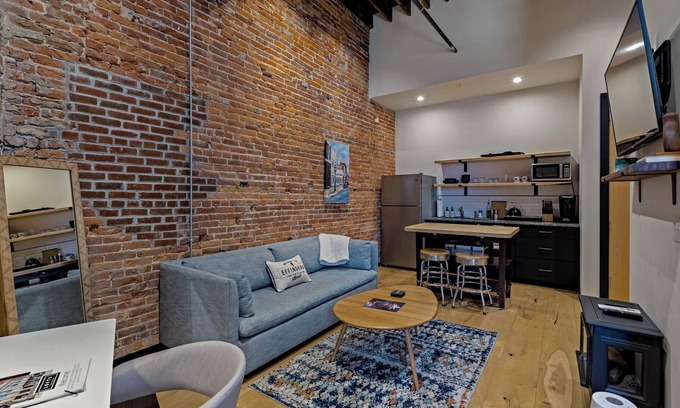 Effingham Apartment | XCHNG Cozy Downtown Studio, XCHNG Studio