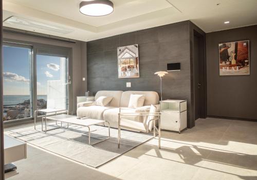 Busan Apartment | Y COLLECTION by UH FLAT OSIRIA