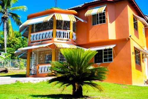 Santa Cruz Apartment | Yaad Vibes Getaway