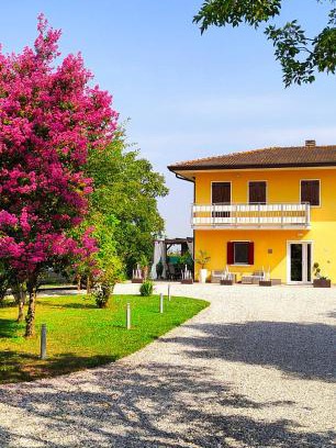 Noventa di Piave Apartment | YARD 151