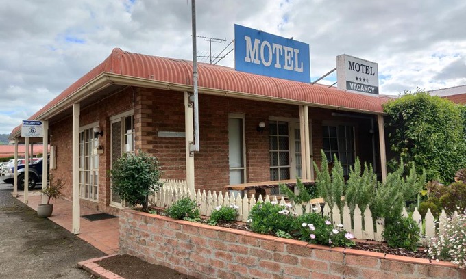 Yarragon Hotel | Yarragon Motel