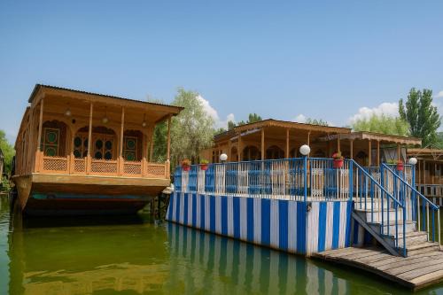 Dal Lake Boat Rental | Yasmeen Group Of Houseboats
