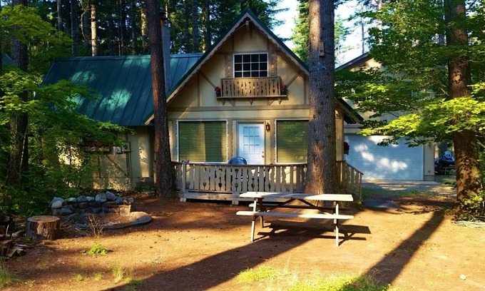 Roslyn Ridge Ski Chalet | Year Round Access Near Lake Cle Elum, Snowmobile In Winter, And Suncadia