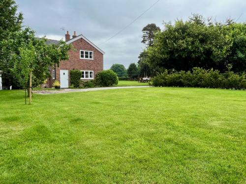 Congleton Villa | Yew Tree Farm Cottages Congleton