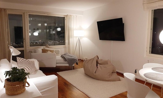 Turku Apartment | Yliopiston lähellä kodikas ja valoisa kolmio työhuoneella