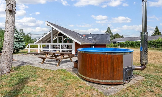 Dannemare House | "Ylvie" - 500m from the sea by Interhome