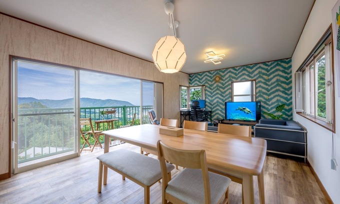 Usami House | You can see Usami Long Beach from the living room /Ito Shizuoka