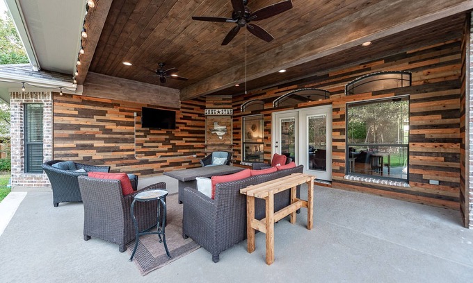 Wellborn House | Your Aggieland getaway