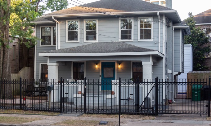Neartown House | Your Montrose Gem! Sleeps 33/12BR/5.5BA/6PA