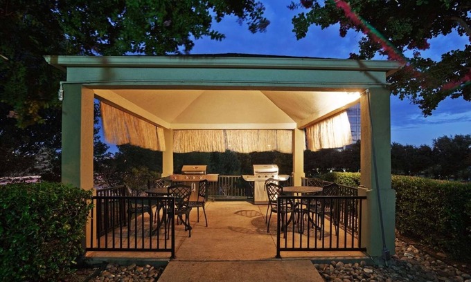 Park Central Hotel | Your Relaxing Getaway Awaits! Free Parking, Pet-Friendly Property