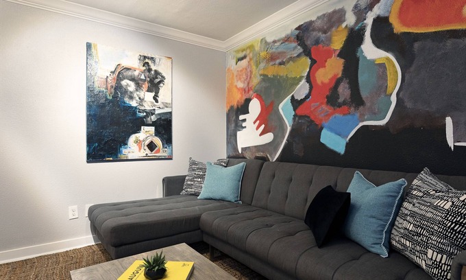 South Central Houston Apartment | Your TMC Flats! Sleeps 32, 16BR, 8BA, 8PA
