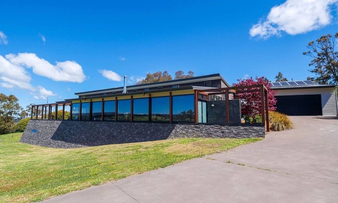 South Bowenfels House | Yurnga - one of the best views in the Blue Mountains