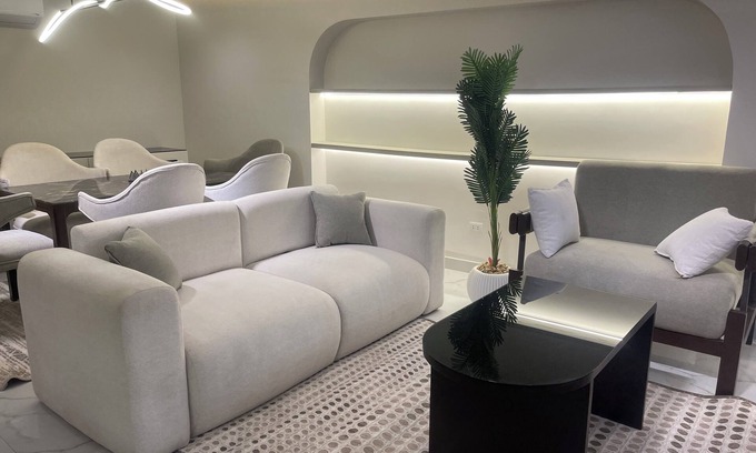 Al Duqqi Apartment | Zahir - 801