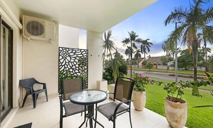 Brinkin Apartment | Zen Coastal Hideaway: Modern ~ Hospital ~ Beach