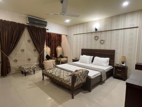 D.H.A. Apartment | Zen Luxury Stay - 3BR Family Apartment DHA Phase 6 Nishat Commercial