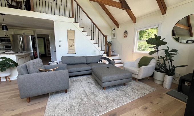 Bradford Cabin | Zen Retreat Cabin – A Tranquil Escape Minutes from Lakes & Mountains, 3bd/1.5bth