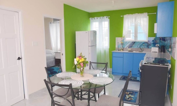 Ivy Apartment | ZenBreak Grateful 1bd A