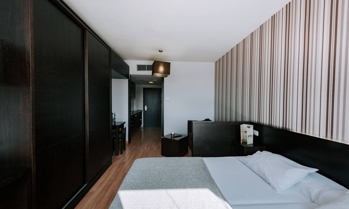 San Bernardo Apartment | Zenit Hall88 studios, next to the center of Salamanca