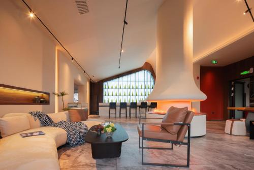 Wulingyuan Hotel | Zhangjiajie Yujie Hotel- Free pick-up and drop-off Service