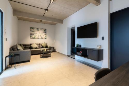Historic Center Apartment | Zielo 3bdrm 2 bath Private balcony, Rooftop Walk to Zocalo