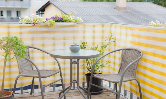 Pausendorf House | Zimmer Ferienwohnung Yassi