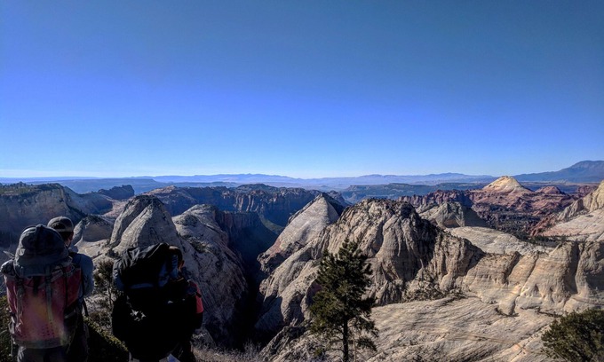 La Verkin House | Zion's Edge! Clean home 20 min from Zion National Park, sleeps 10!