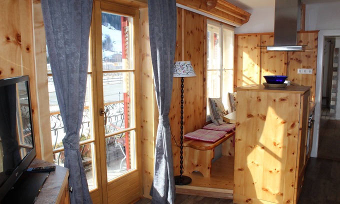 Grosskirchheim Apartment | Zirben Ferienwohnung im Hotel mit Balkon Mitnutzung der Hotel Sauna Anlage,