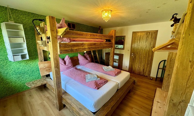 Oberstdorf Apartment | Zur Glücklichen Gams - Ferienwohnung mit Hüttenvibes in Oberstdorf für 1-8 Gäste