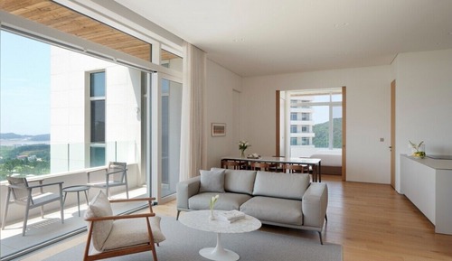 King Suite (Pool access for 2, Cooking not permitted)