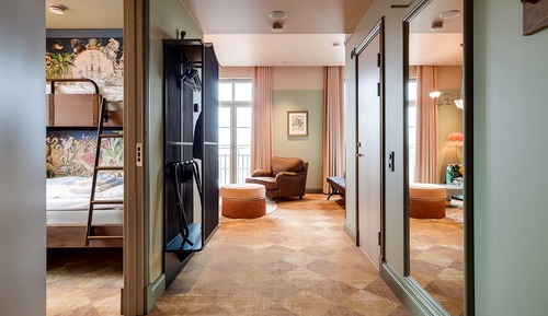 Superior Curiosa (Minimum check-in age is 25)