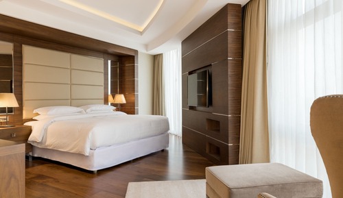 Room, 1 King Bed, Non Smoking, City View (Corner)