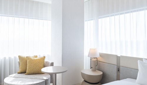 Deluxe , 1 bed King , corner room, Non Smoking