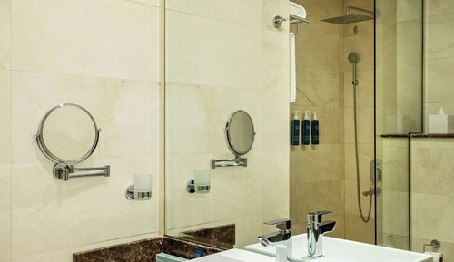 Standard King Bed, (Comp. Shuttle to DMCC Metro, Marina Mall & JBR, 20% off on F&B outlet)