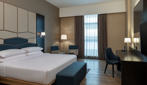 Deluxe King, (Comp. Shuttle to DMCC Metro, Marina Mall & JBR, 20% off on F&B outlet)