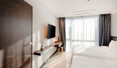 Connecting wellness suite, Sauna Included