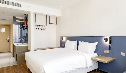 Standard Room, 1 King Bed (High Floor)