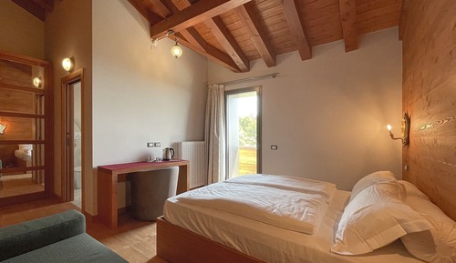 Deluxe Double Room, 1 Queen Bed with Sofa bed, Balcony, Valley View