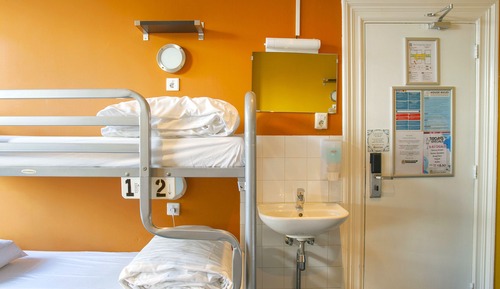 Shared Dormitory, Shared Bathroom (10 Person)