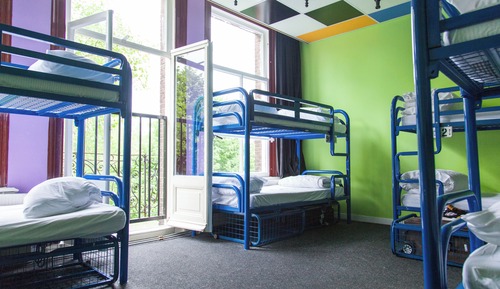 Private 8-Bed Room, Shared Bathroom