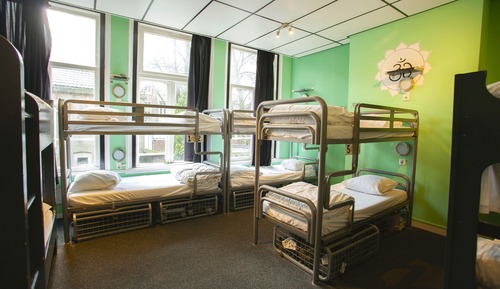 Shared Dormitory, Shared Bathroom (14 Person)