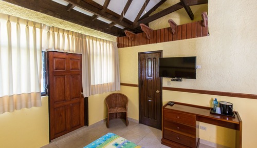 Standard Room, 1 Queen Bed, Garden View